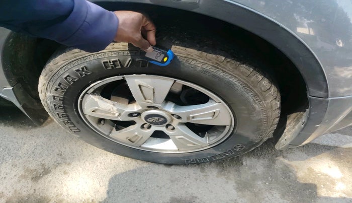 2011 Mahindra XUV500 W8, Diesel, Manual, 1,43,114 km, tyre