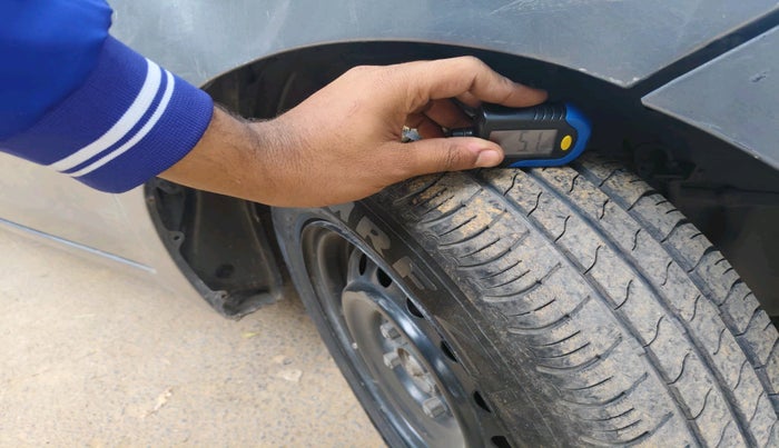 2015 Maruti Celerio ZXI AMT, Petrol, Automatic, 68,350 km, tyre