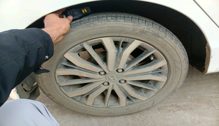 2017 Honda City 1.5L I-DTEC ZX, Diesel, Manual, 1,41,453 km, tyre