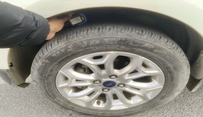 2014 Ford Ecosport TITANIUM 1.5L DIESEL, Diesel, Manual, 1,27,953 km, tyre