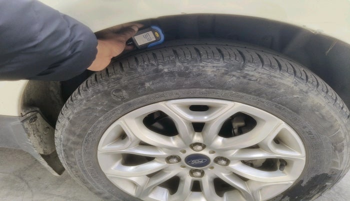 2014 Ford Ecosport TITANIUM 1.5L DIESEL, Diesel, Manual, 1,27,953 km, tyre