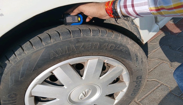 2011 Mahindra Verito 1.5 D4 BS III, Diesel, Manual, 1,52,605 km, tyre