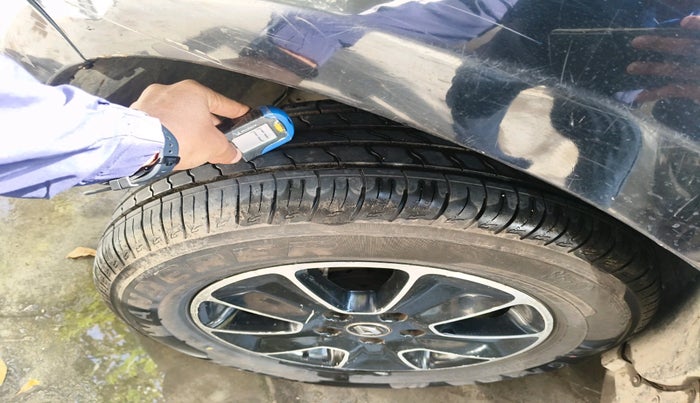 2016 Renault Duster 85 PS RXZ DIESEL, Diesel, Manual, 3,20,008 km, tyre