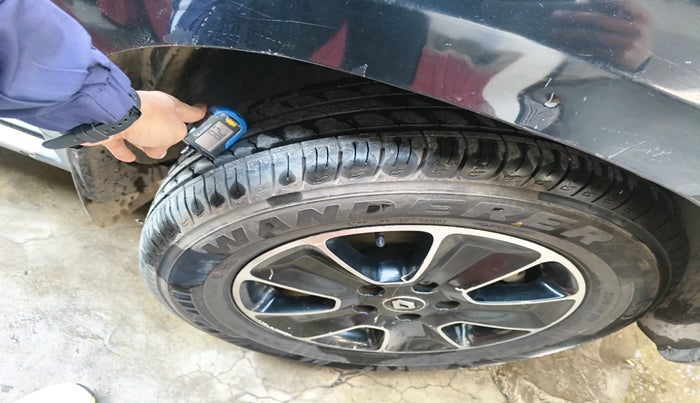 2016 Renault Duster 85 PS RXZ DIESEL, Diesel, Manual, 3,20,008 km, tyre