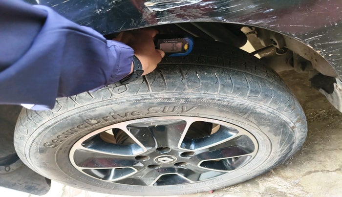 2016 Renault Duster 85 PS RXZ DIESEL, Diesel, Manual, 3,20,008 km, tyre