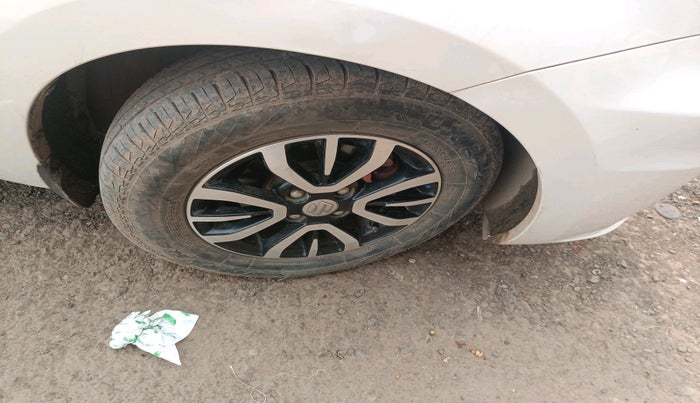 2022 Maruti Dzire VXI CNG, Petrol, Manual, 61,398 km, tyre