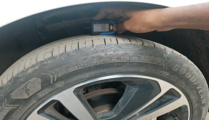 2022 Tata ALTROZ XZA, Petrol, Automatic, 25,992 km, tyre