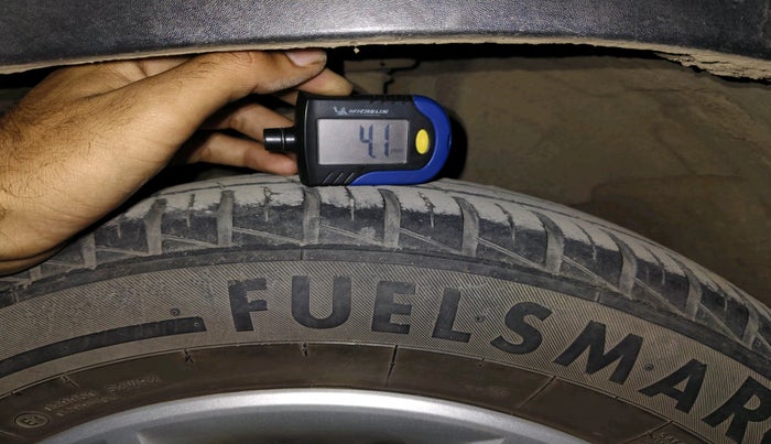 2022 Renault Kwid RXT 1.0 (O), Petrol, Manual, 58,177 km, tyre