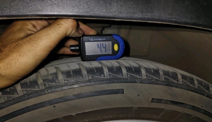 2022 Renault Kwid RXT 1.0 (O), Petrol, Manual, 58,177 km, tyre