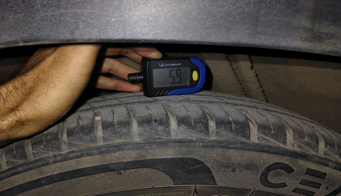 2022 Renault Kwid RXT 1.0 (O), Petrol, Manual, 58,177 km, tyre