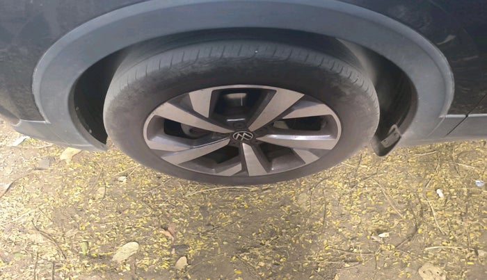 2022 Volkswagen TAIGUN TOPLINE 1.0 TSI MT, Petrol, Manual, 42,865 km, tyre