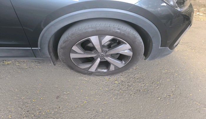 2022 Volkswagen TAIGUN TOPLINE 1.0 TSI MT, Petrol, Manual, 42,865 km, tyre