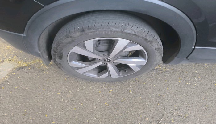 2022 Volkswagen TAIGUN TOPLINE 1.0 TSI MT, Petrol, Manual, 42,865 km, tyre