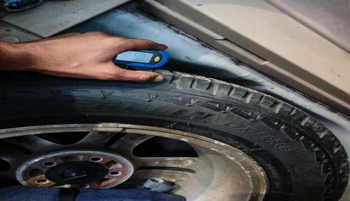 2011 Honda CRV 2.4 AWD AT, Petrol, Automatic, 1,35,581 km, tyre