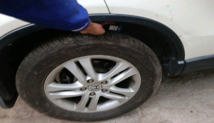 2011 Honda CRV 2.4 AWD AT, Petrol, Automatic, 1,35,581 km, tyre