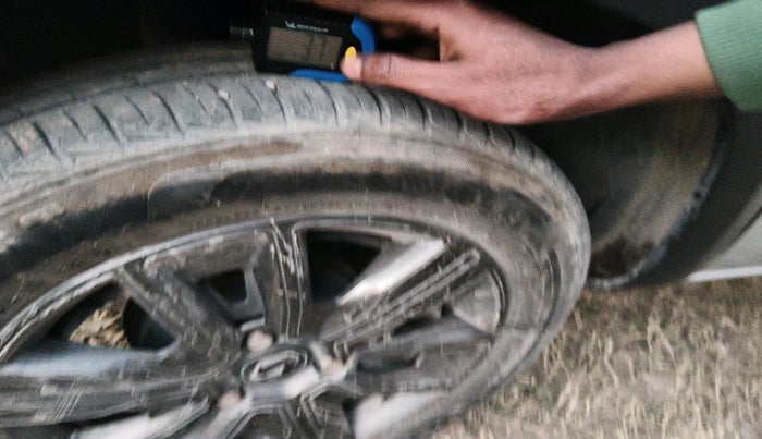 2021 Renault Kwid NEOTECH RXL 1.0 MT, Petrol, Manual, 54,036 km, tyre