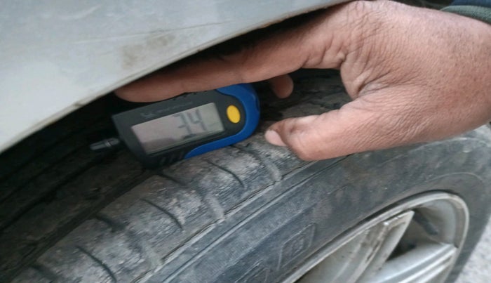 2011 Maruti Swift VXI, Petrol, Manual, 1,09,957 km, tyre