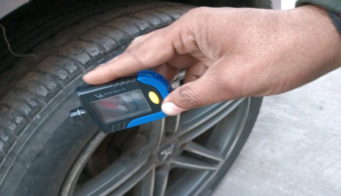 2011 Maruti Swift VXI, Petrol, Manual, 1,09,957 km, tyre