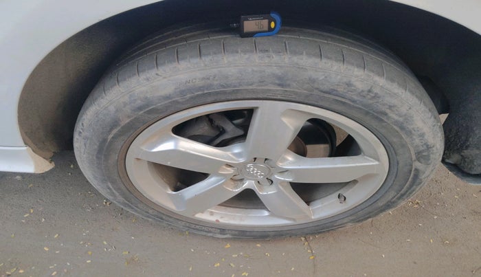 2013 Audi Q5 3.0 TDI QUATTRO, Diesel, Automatic, 1,15,728 km, tyre