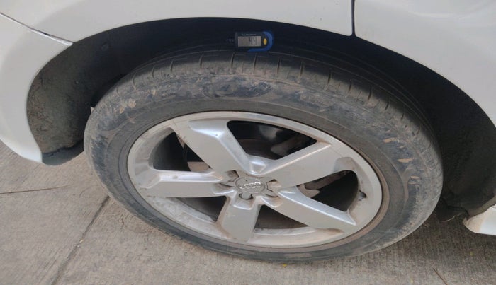 2013 Audi Q5 3.0 TDI QUATTRO, Diesel, Automatic, 1,15,728 km, tyre