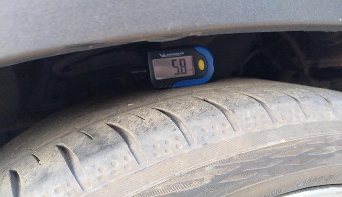 2012 BMW X1 sDrive20d, Diesel, Automatic, 1,61,764 km, tyre