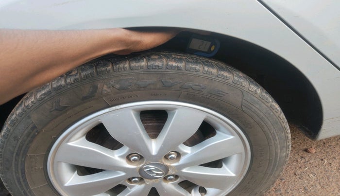 2016 Hyundai Xcent SX 1.2, Petrol, Manual, 1,10,457 km, tyre