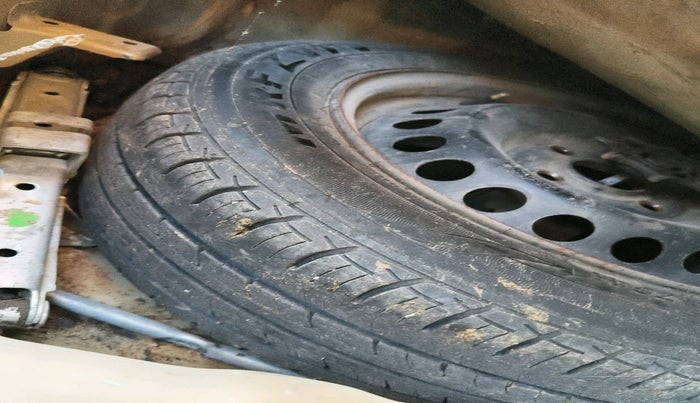 2014 Hyundai Grand i10 MAGNA 1.1 CRDI, Diesel, Manual, 1,82,080 km, tyre