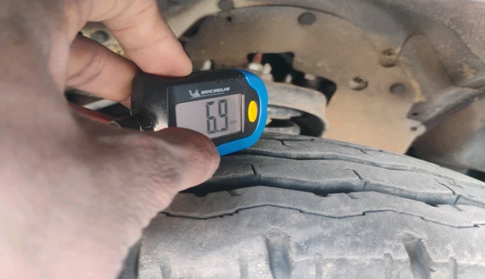 2015 Mahindra TUV300 T8, Diesel, Manual, 2,24,597 km, tyre