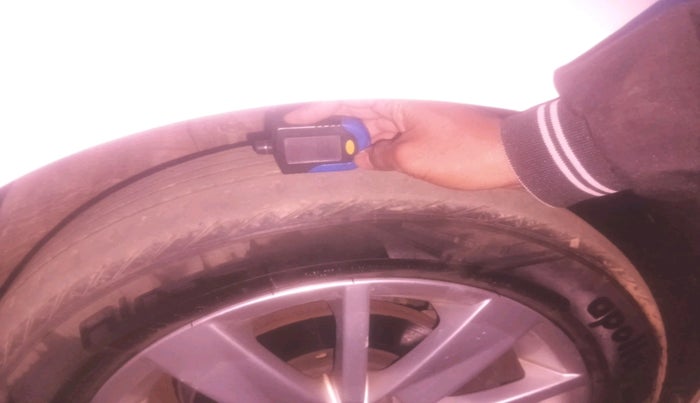 2014 Volkswagen Polo HIGHLINE1.5L, Diesel, Manual, 89,672 km, tyre