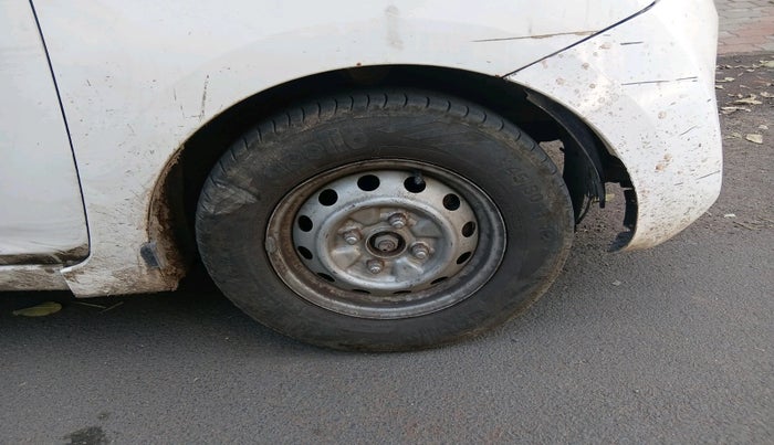 2013 Hyundai Eon ERA +, Petrol, Manual, 71,647 km, tyre