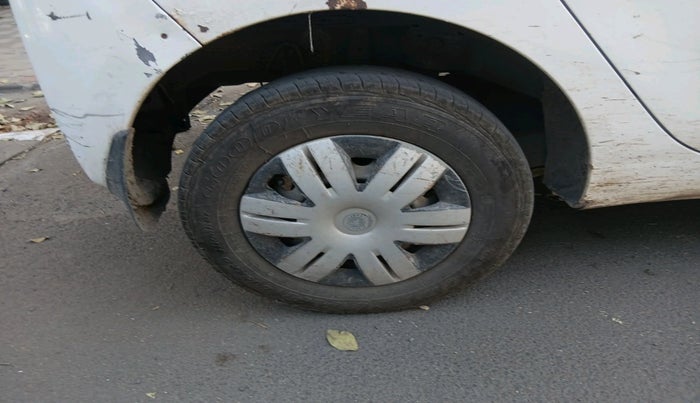 2013 Hyundai Eon ERA +, Petrol, Manual, 71,647 km, tyre