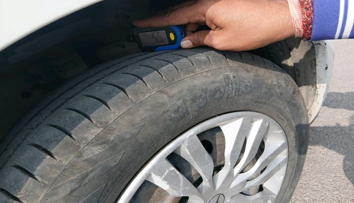 2016 Maruti Swift VXI, Petrol, Manual, 2,84,342 km, tyre