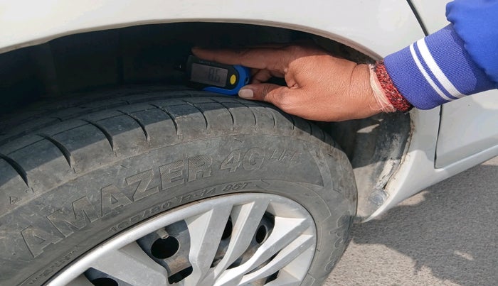 2016 Maruti Swift VXI, Petrol, Manual, 2,84,342 km, tyre