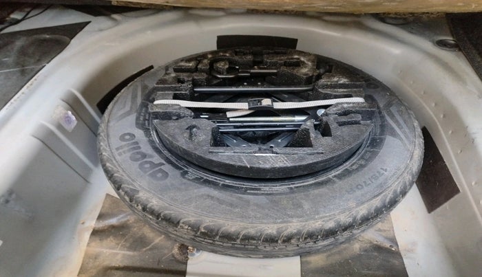 2015 Skoda Rapid 1.5 TDI CR ELEGANCE AT, Diesel, Automatic, 1,83,128 km, tyre