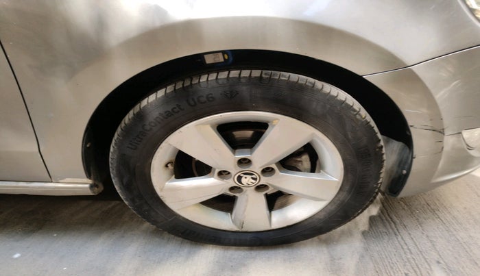 2015 Skoda Rapid 1.5 TDI CR ELEGANCE AT, Diesel, Automatic, 1,83,128 km, tyre