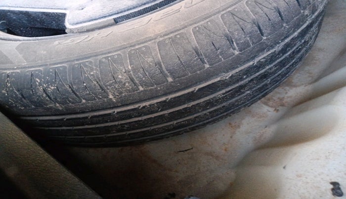 2017 Maruti Vitara Brezza VDI, Diesel, Manual, 1,32,362 km, tyre