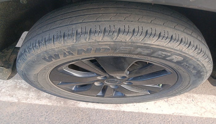 2017 Maruti Vitara Brezza VDI, Diesel, Manual, 1,32,362 km, tyre