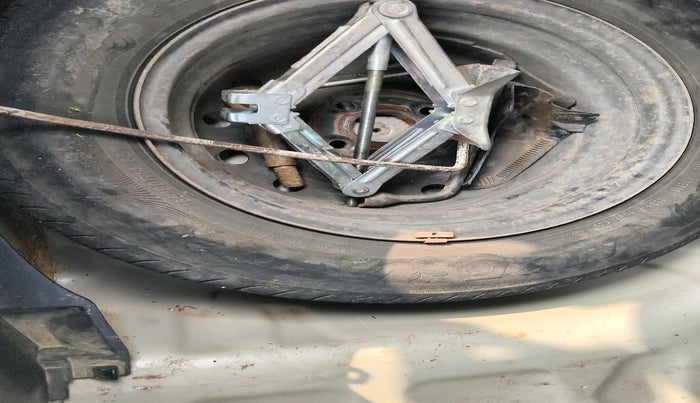 2024 Maruti Swift VXi, Petrol, Manual, 61,331 km, tyre