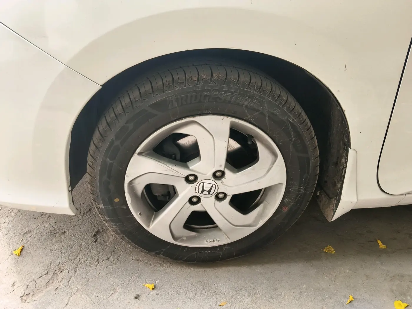 2016 Honda City 1.5L I-DTEC V, Diesel, Manual, 1,02,212 km, tyre