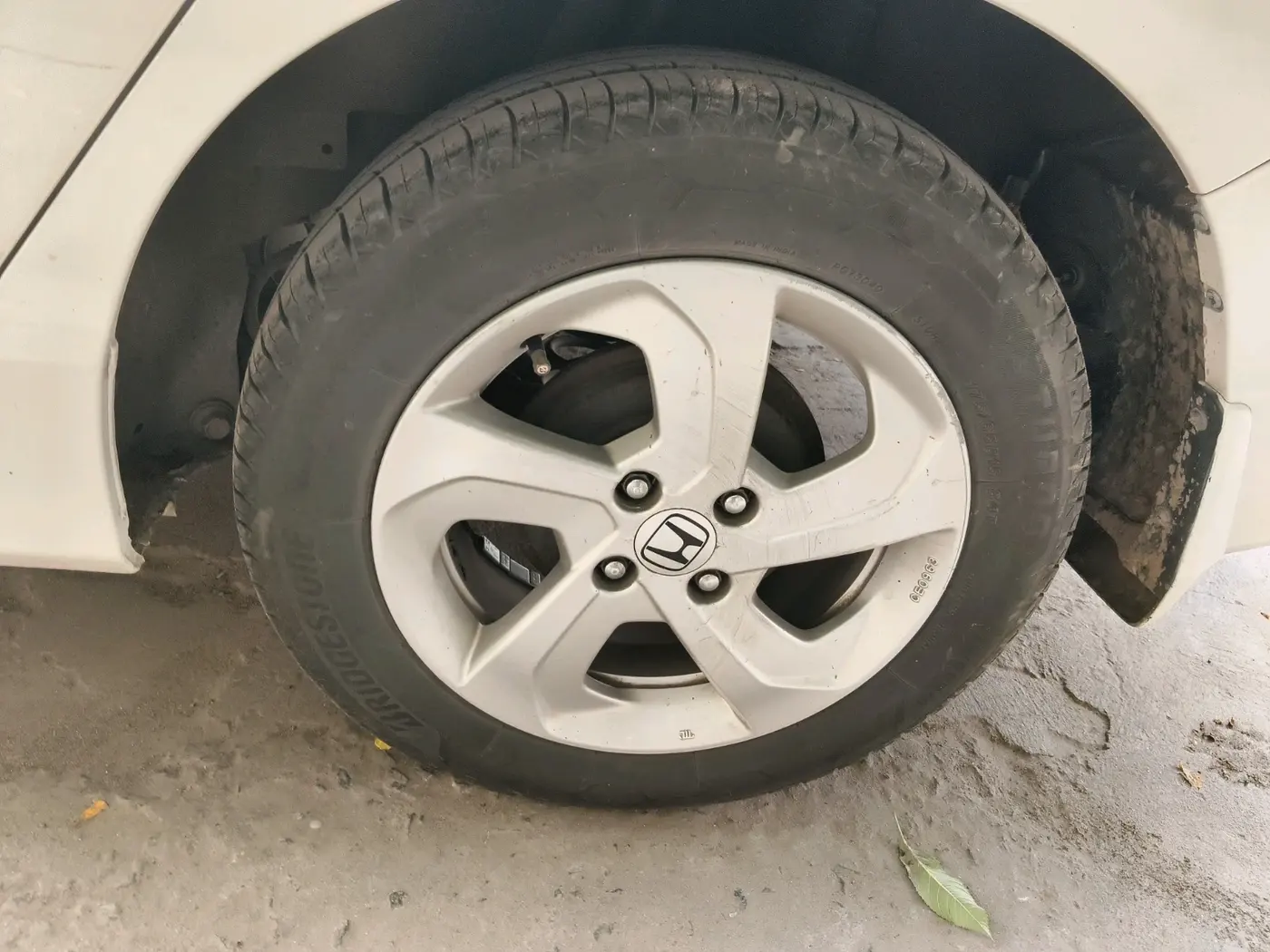 2016 Honda City 1.5L I-DTEC V, Diesel, Manual, 1,02,212 km, tyre