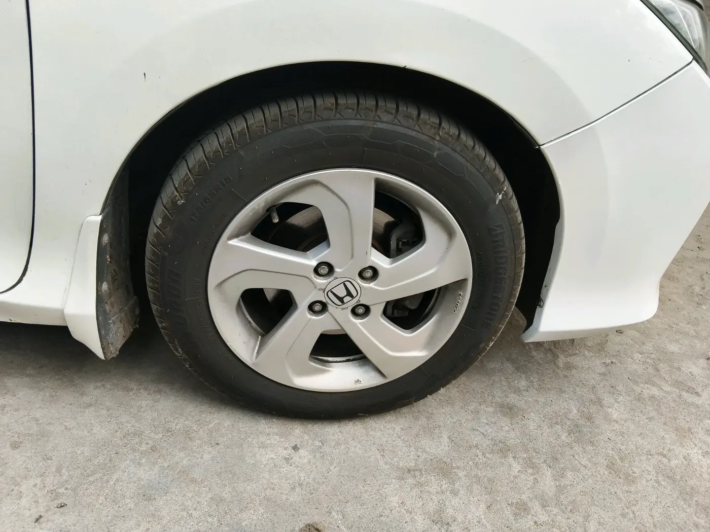 2016 Honda City 1.5L I-DTEC V, Diesel, Manual, 1,02,212 km, tyre