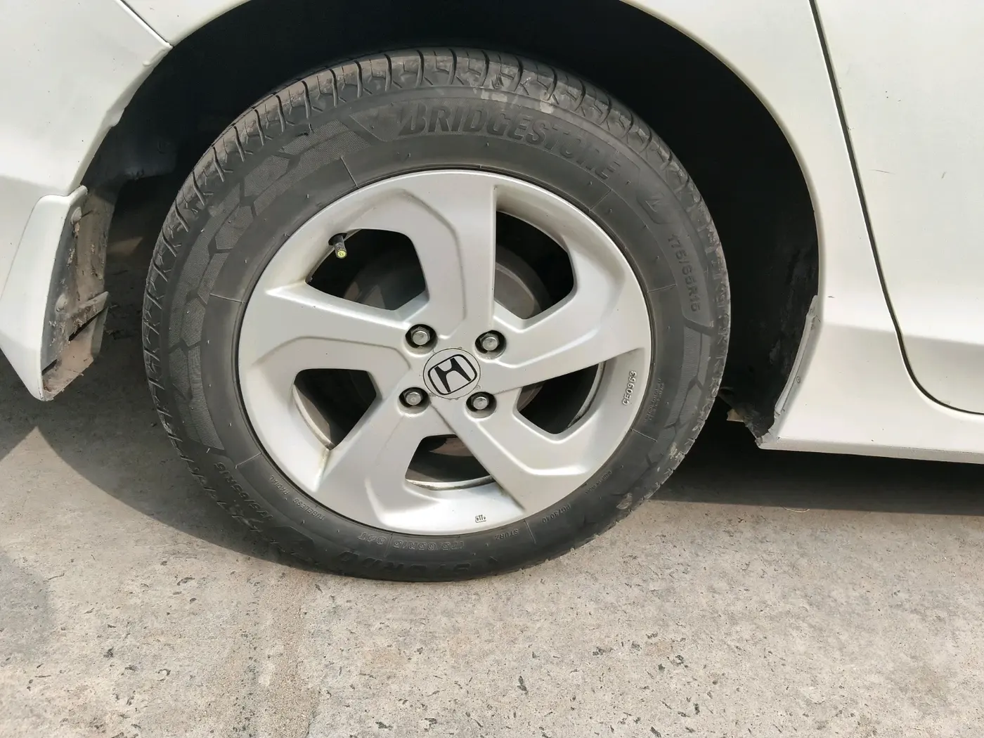 2016 Honda City 1.5L I-DTEC V, Diesel, Manual, 1,02,212 km, tyre