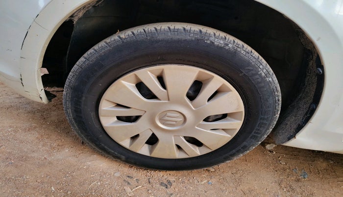 2014 Maruti Swift VXI, Petrol, Manual, 1,01,418 km, tyre