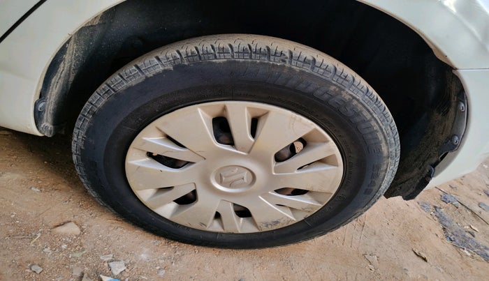 2014 Maruti Swift VXI, Petrol, Manual, 1,01,418 km, tyre