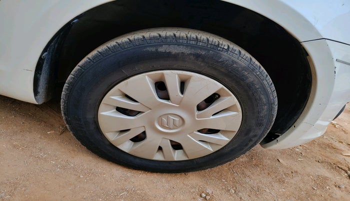 2014 Maruti Swift VXI, Petrol, Manual, 1,01,418 km, tyre