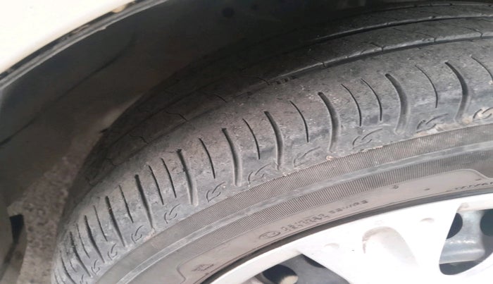 2015 Honda Amaze 1.2L I-VTEC S, Petrol, Manual, 92,500 km, tyre