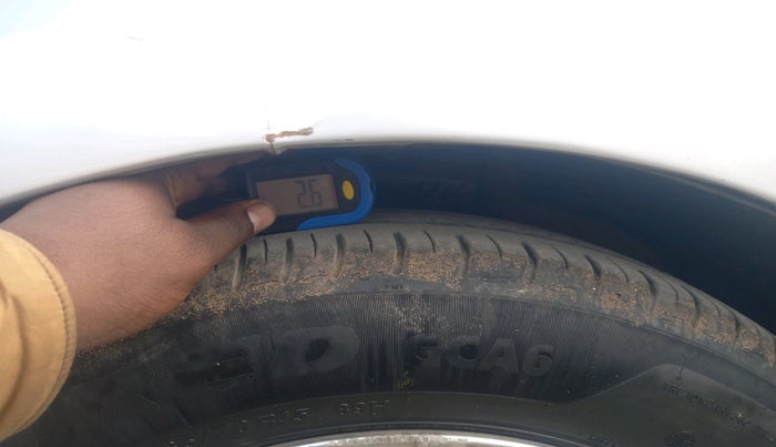 2016 Volkswagen Vento HIGHLINE 1.6 MPI, Petrol, Manual, 1,54,571 km, tyre