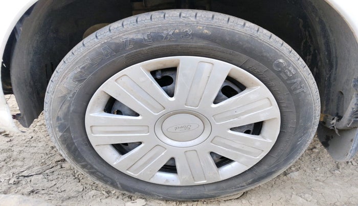 2012 Ford Figo ZXI 1.2 PETROL, Petrol, Manual, 74,064 km, tyre