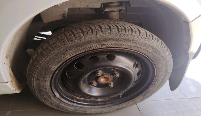 2017 Mahindra E20 Plus P6, Electric, Automatic, 51,477 km, tyre