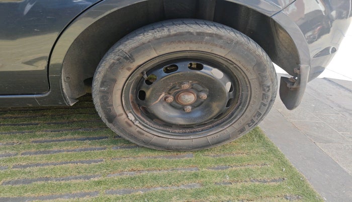 2012 Ford Figo ZXI 1.4 DIESEL, Diesel, Manual, 1,36,485 km, tyre